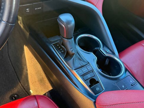 Used 2019 Toyota Camry XSE image 10