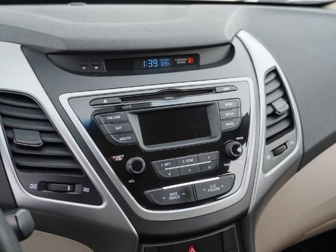 Used 2015 Hyundai Elantra SE image 11