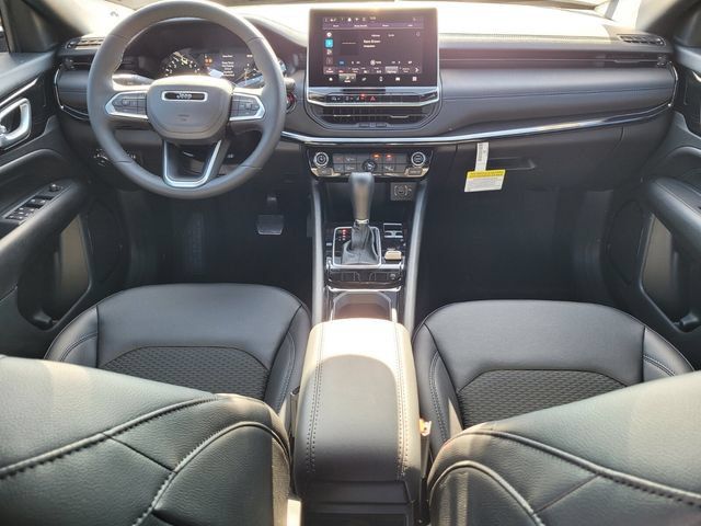 Used 2026 Jeep Compass Latitude AWD/4WD image 13