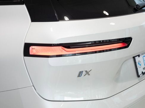 Used 2025 BMW iX xDrive50 w/ Premium Package image 9