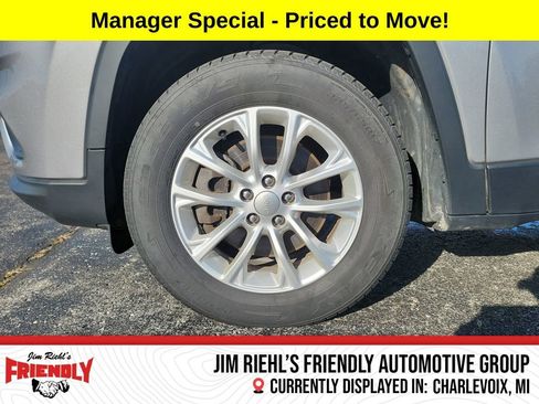 Used 2019 Jeep Cherokee Latitude w/ Popular Appearance Group image 27