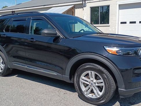 Used 2023 Ford Explorer XLT AWD/4WD image 1