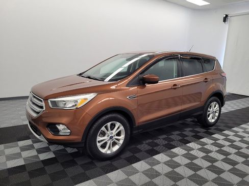 Used 2017 Ford Escape SE AWD/4WD image 2