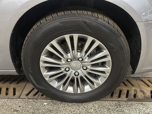 Used 2014 Chrysler Town & Country Touring-L w/ Driver Convenience Group image 11