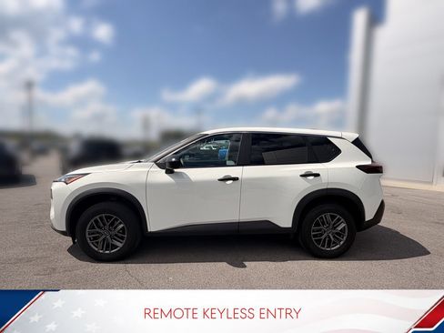 Used 2023 Nissan Rogue S AWD/4WD image 4