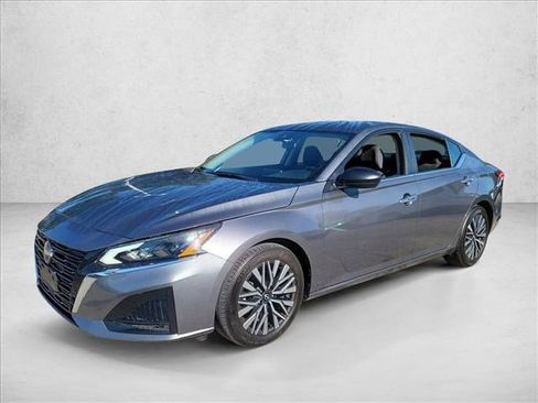 Used 2024 Nissan Altima 2.5 SV FWD image 1