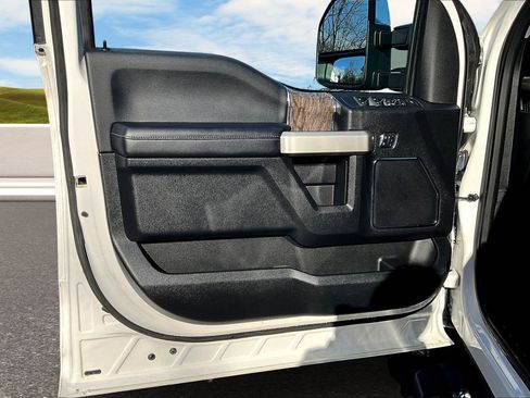 Used 2017 Ford F350 Lariat w/ Lariat Ultimate Package image 13