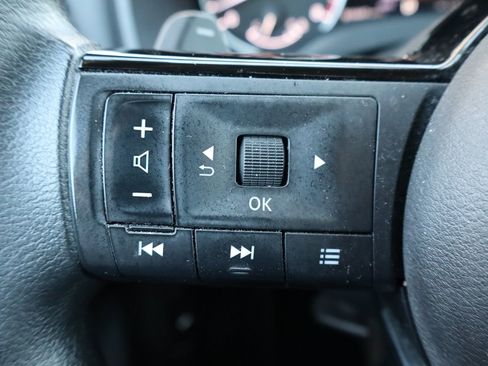 Used 2021 Nissan Rogue SV image 32