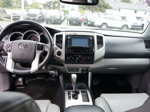 Used 2014 Toyota Tacoma 4x4 Double Cab w/ Limited Package image 12