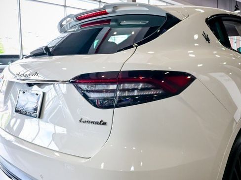 Used 2022 Maserati Levante Modena AWD/4WD image 11