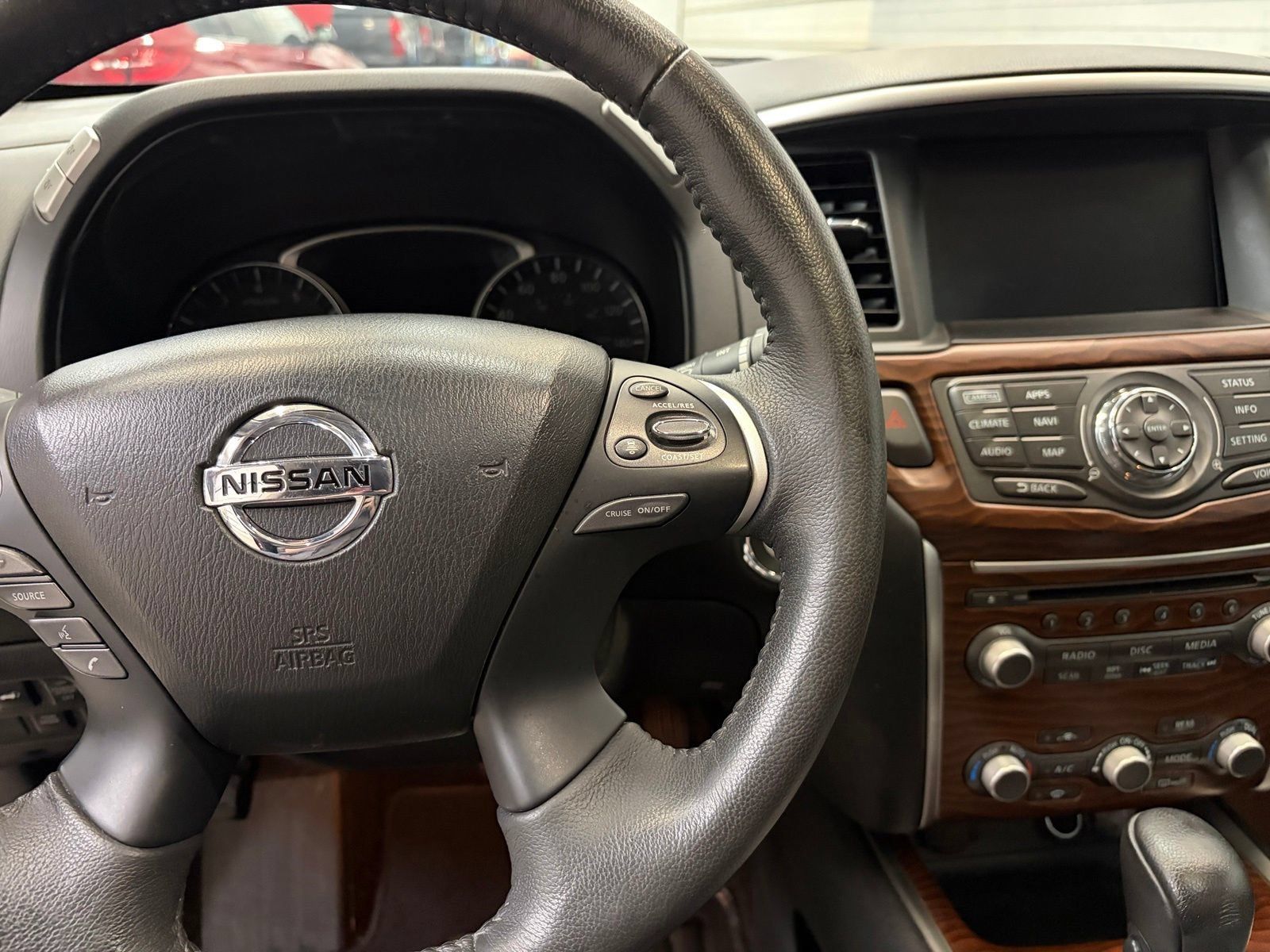 Used 2017 Nissan Pathfinder Platinum w/ Cargo Package AWD/4WD image 17