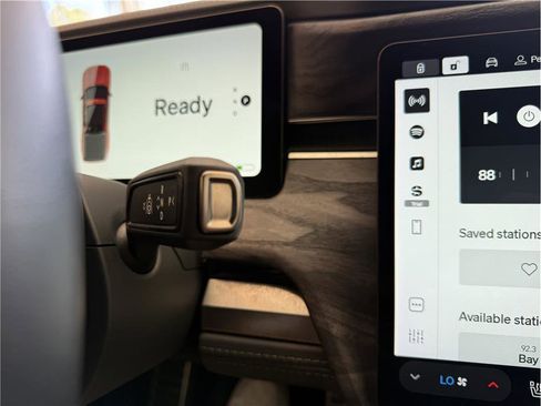 Used 2022 Rivian R1T Adventure image 21