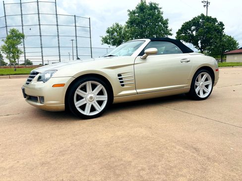 Used 2006 Chrysler Crossfire Limited image 2