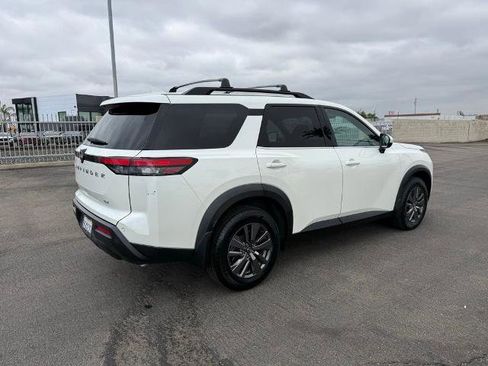 Certified 2023 Nissan Pathfinder SV image 6