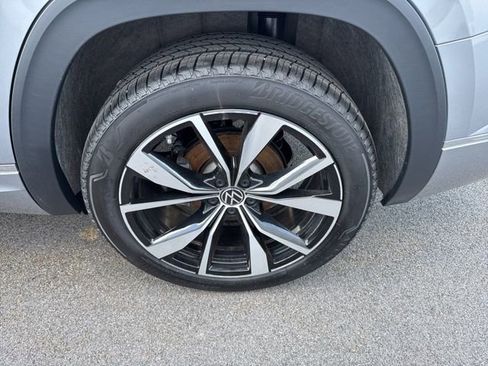 Certified 2025 Volkswagen Atlas SEL Premium R-Line image 36