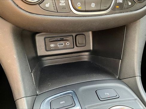 Used 2023 Chevrolet Equinox LT AWD/4WD image 16
