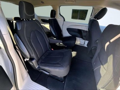 Used 2024 Chrysler Voyager LX image 25