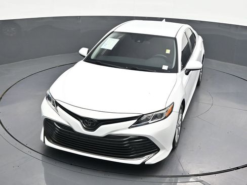 Used 2019 Toyota Camry LE FWD image 22