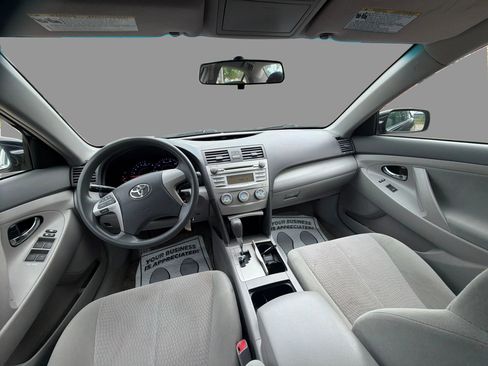 Used 2010 Toyota Camry LE FWD image 23