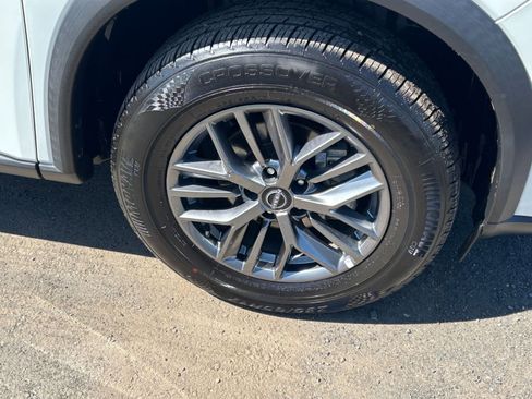 Used 2024 Nissan Rogue S image 29