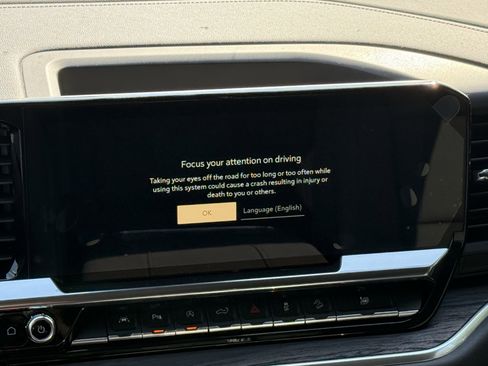 New 2026 GMC Sierra 1500 SLT image 13