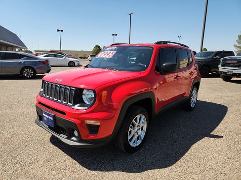 Used 2022 Jeep Renegade Latitude w/ Convenience Group image 3