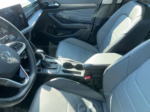 Used 2025 Volkswagen Jetta SEL image 6