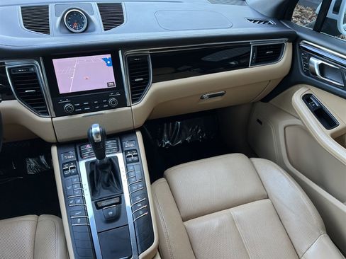 Used 2017 Porsche Macan S image 22