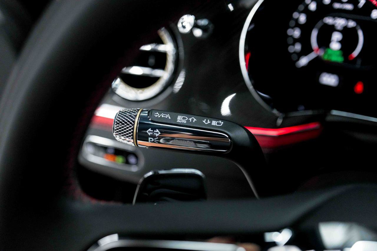 Used 2025 Bentley Flying Spur Plug-In Hybrid AWD/4WD image 42