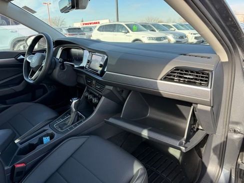Used 2024 Volkswagen Jetta SE w/ Panoramic Sunroof Package image 12