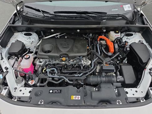 Used 2025 Toyota RAV4 LE image 32