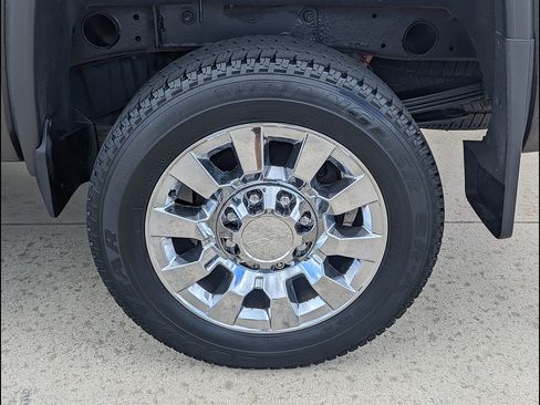 Used 2015 GMC Sierra 2500 Denali w/ Duramax Plus Package AWD/4WD image 17