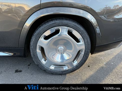 Certified 2024 Mercedes-Benz Maybach GLS 600 4MATIC image 13