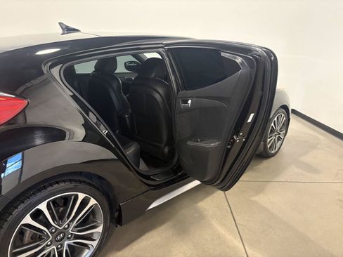 Used 2016 Hyundai Veloster Turbo FWD image 34