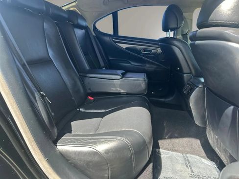 Used 2013 Lexus LS 460 w/ Comfort Pkg RWD image 12