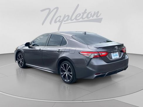 Used 2019 Toyota Camry SE FWD image 3