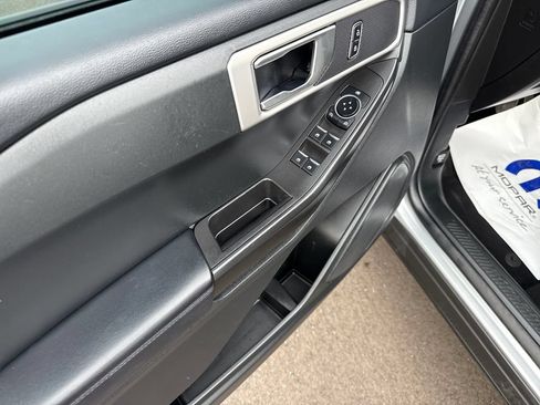 Used 2023 Ford Explorer 4WD image 11