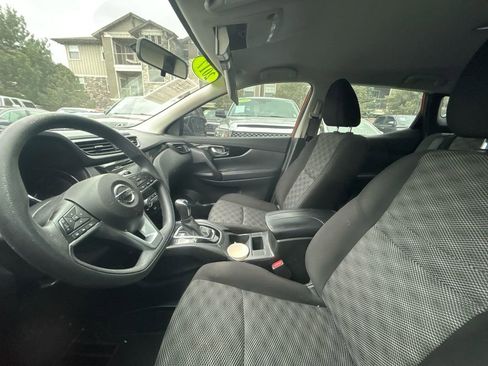 Used 2017 Nissan Rogue Sport SV AWD/4WD image 4