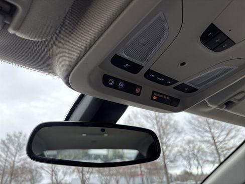 Used 2016 Chevrolet Impala LT w/ Convenience Package image 32