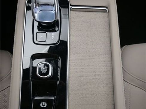 New 2026 Volvo XC90 B5 Plus w/ Protection Package Premier image 10