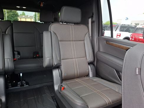 Used 2026 Chevrolet Suburban High Country w/ Sun And Tow Package AWD/4WD image 19