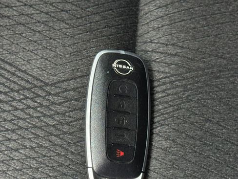 Used 2025 Nissan Rogue SV FWD image 27