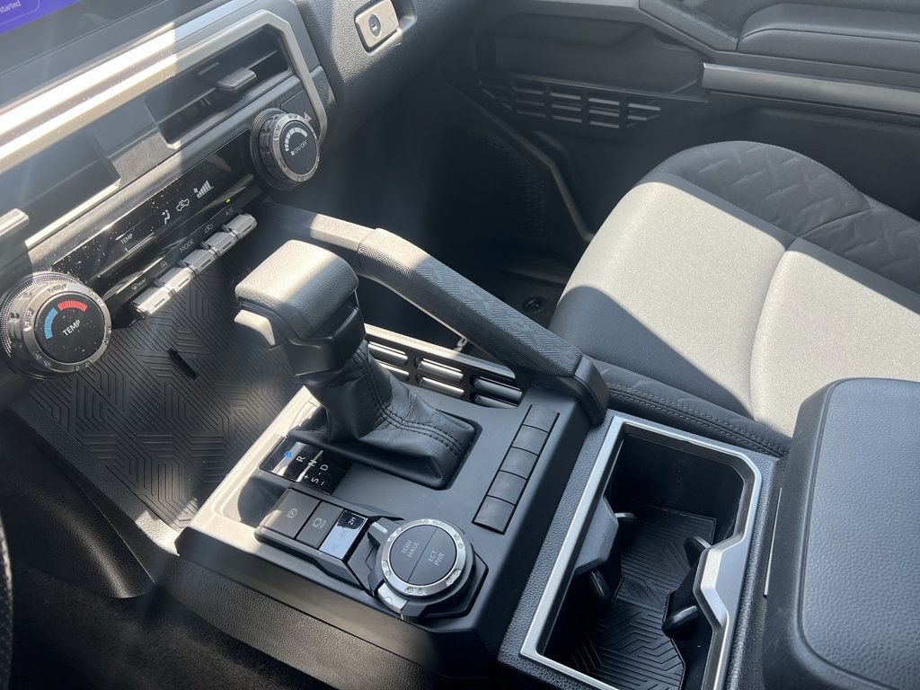 Used 2025 Toyota Tacoma SR5 AWD/4WD image 29