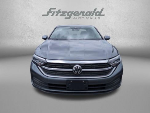 Used 2024 Volkswagen Jetta SE FWD image 2