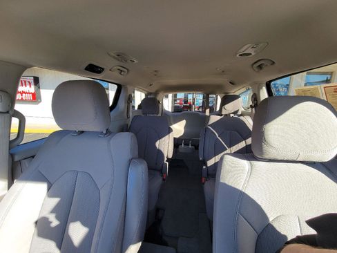 Used 2021 Chrysler Voyager LX image 23