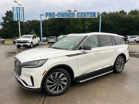 Used 2026 Lincoln Aviator 2WD image 2