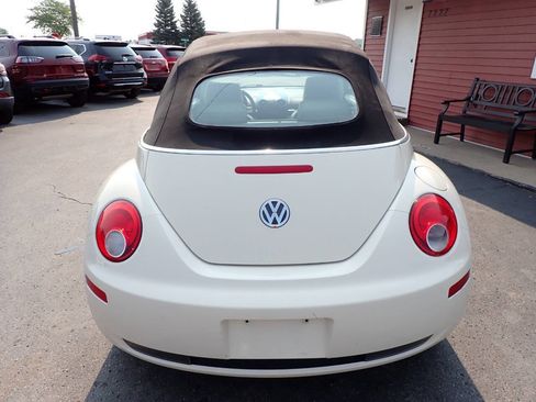 Used 2006 Volkswagen Beetle Convertible w/ Package 1 FWD image 5