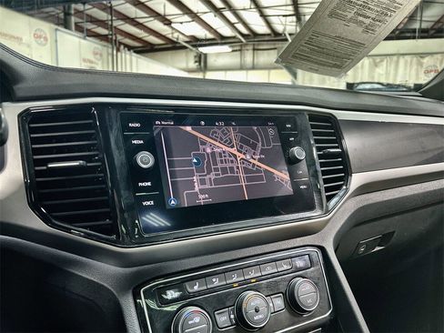 Used 2022 Volkswagen Atlas Cross Sport SEL R-Line image 34