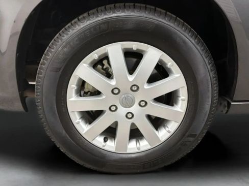 Used 2016 Chrysler Town & Country Touring FWD image 25