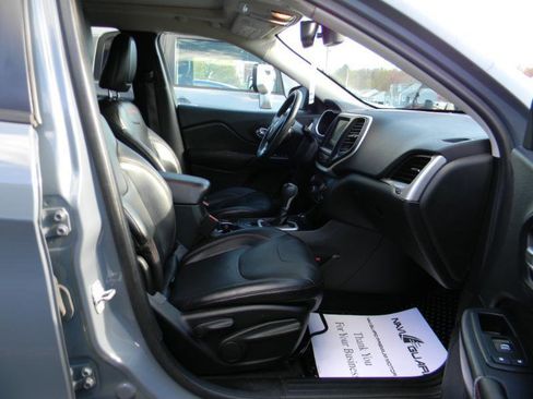 Used 2014 Jeep Cherokee Trailhawk w/ Comfort/Convenience Group AWD/4WD image 15